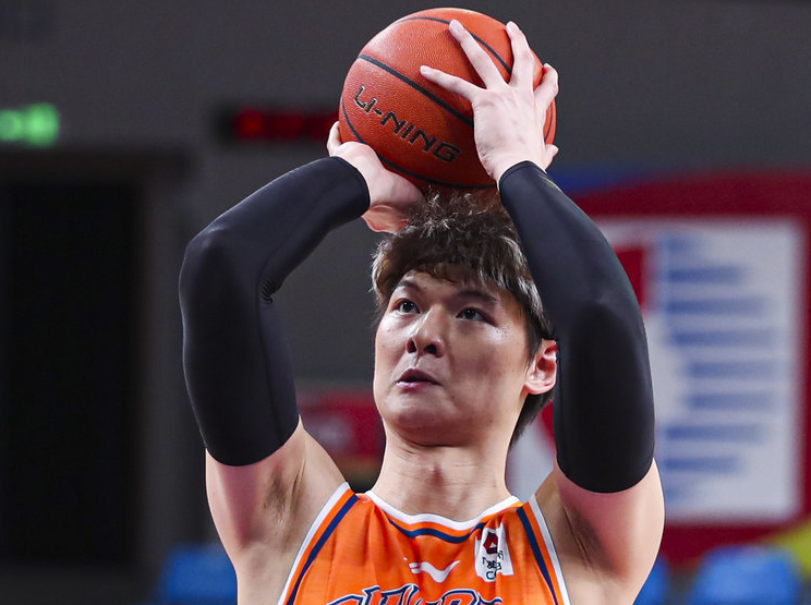 OD体育-上海13战12胜：超广东升联赛第二 王哲林梦游仍大胜剑指冲冠