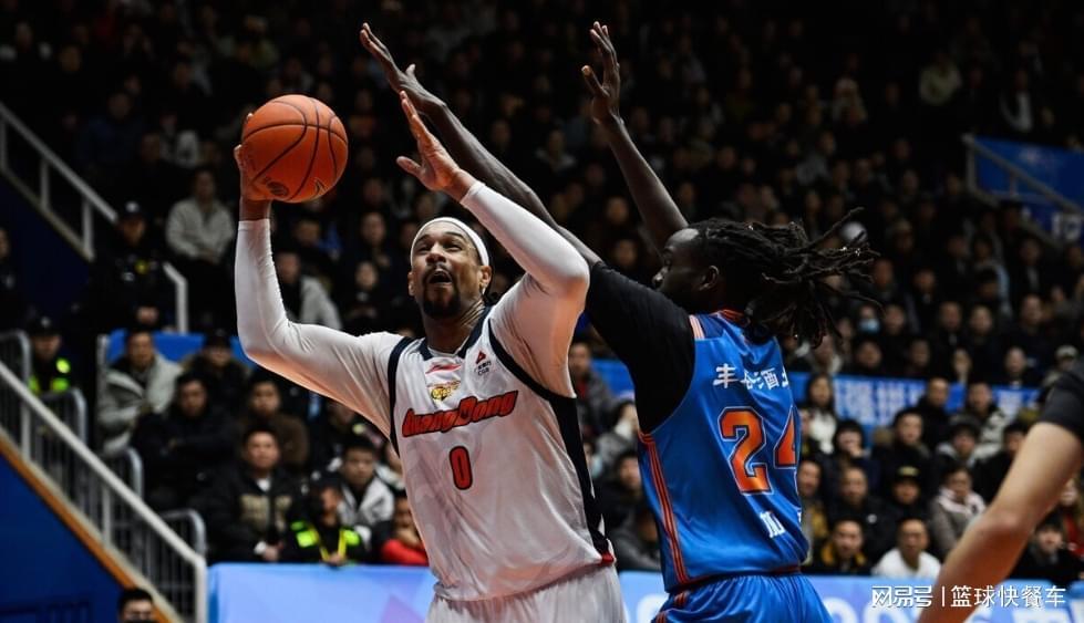 OD体育官方网站-104比76狂胜28分！广东送辽篮苦主17连败：斩获1000胜杜锋笑了